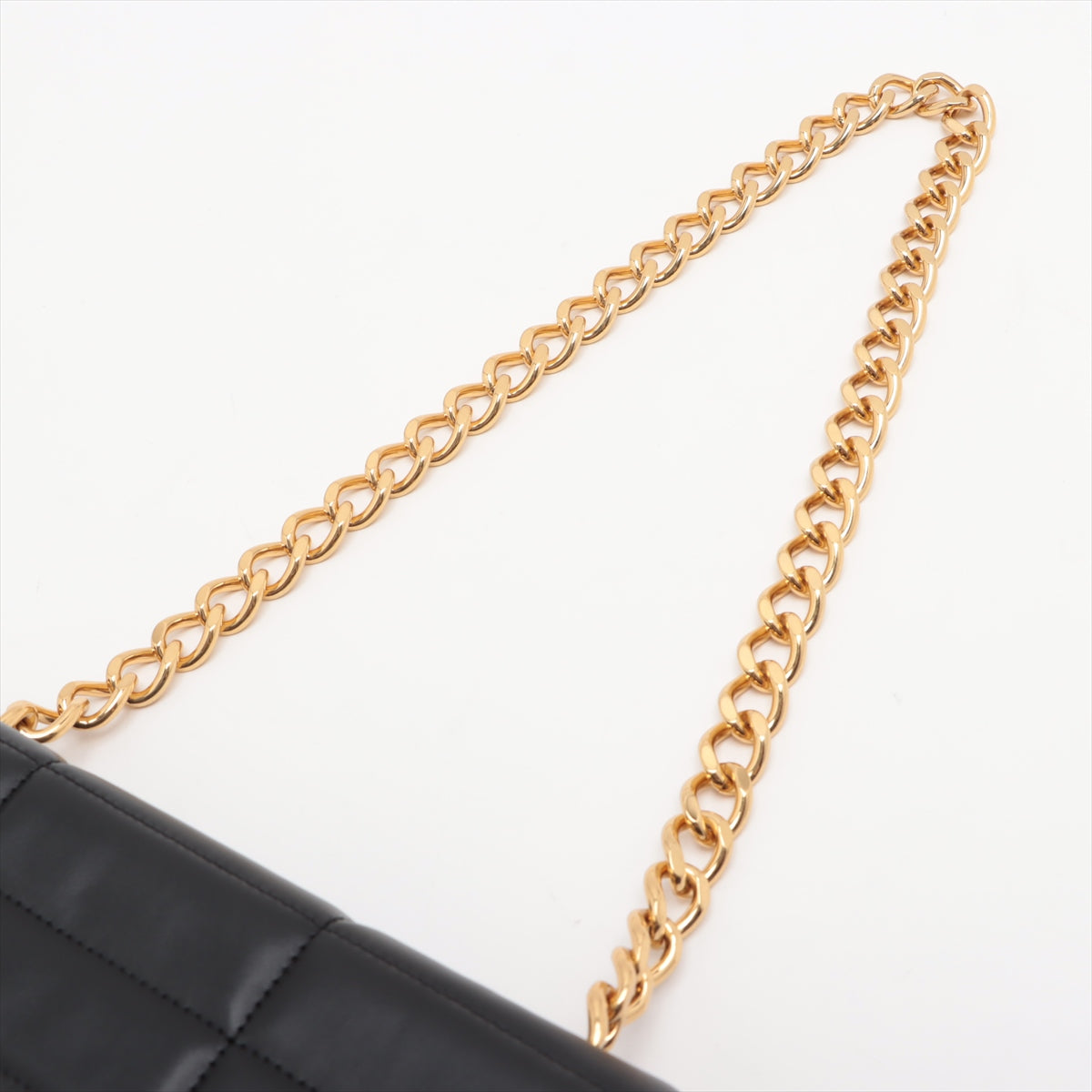 Matelasse Monochrome Shoulder Bag