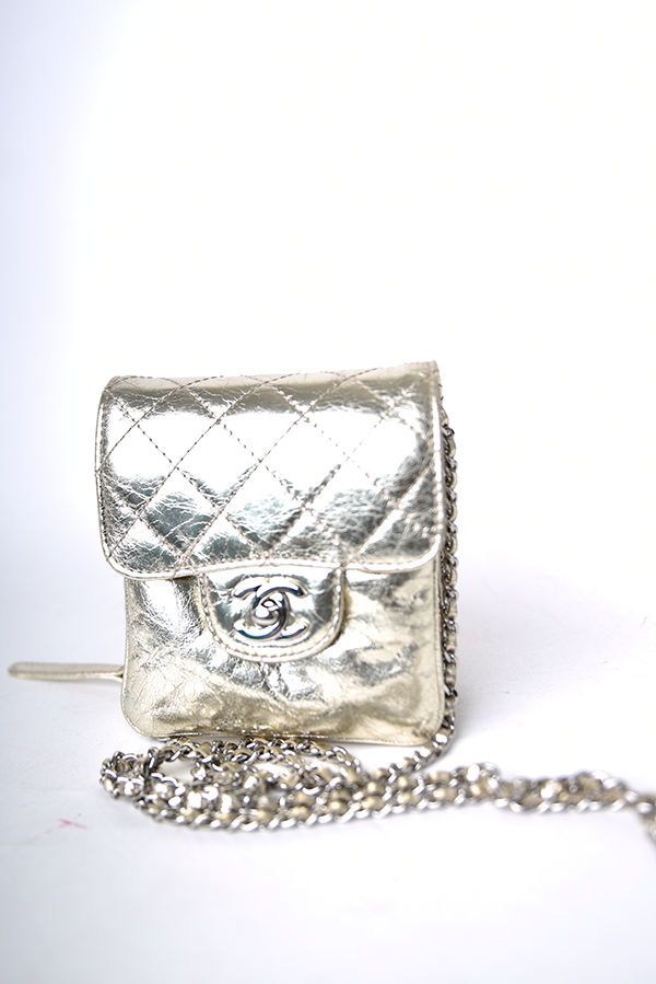 Gold Metallic Calfskin Clams Chain Wallet On Chain