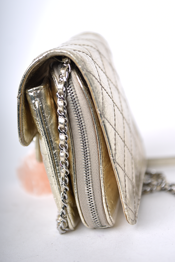 Gold Metallic Calfskin Clams Chain Wallet On Chain