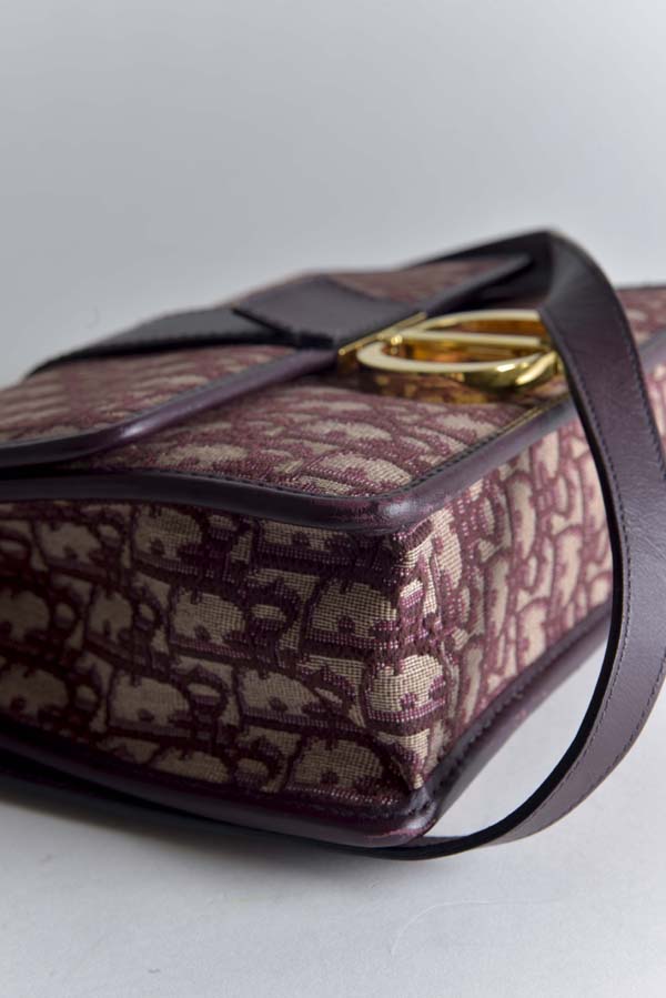 Oblique Montaigne 30 Shoulder Bag
