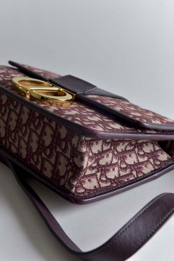 Oblique Montaigne 30 Shoulder Bag