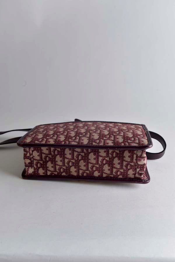 Oblique Montaigne 30 Shoulder Bag
