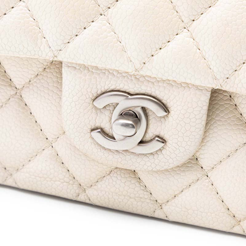 Medium Classic Caviar Double Flap