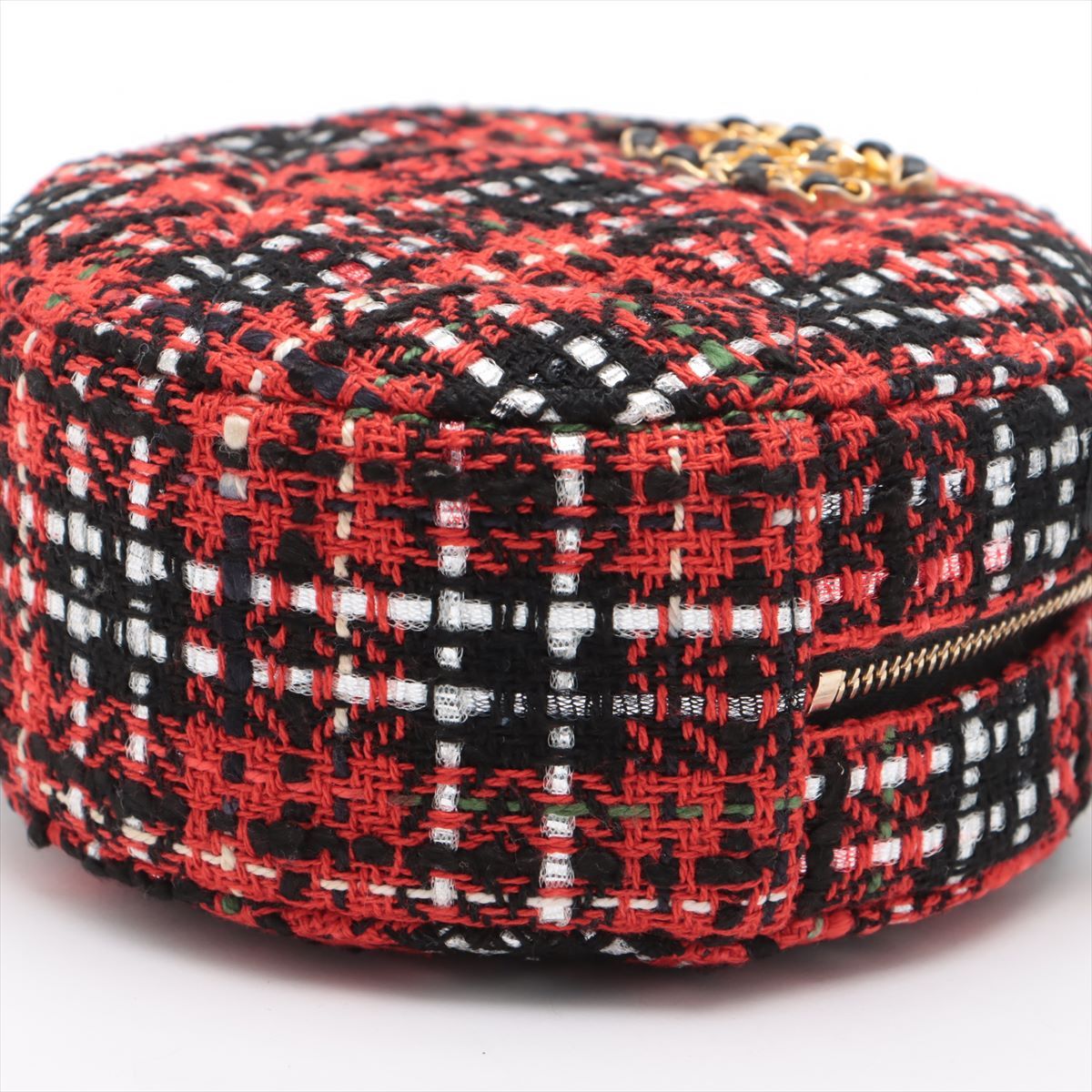 19 Round Clutch with Chain Quilted Tweed