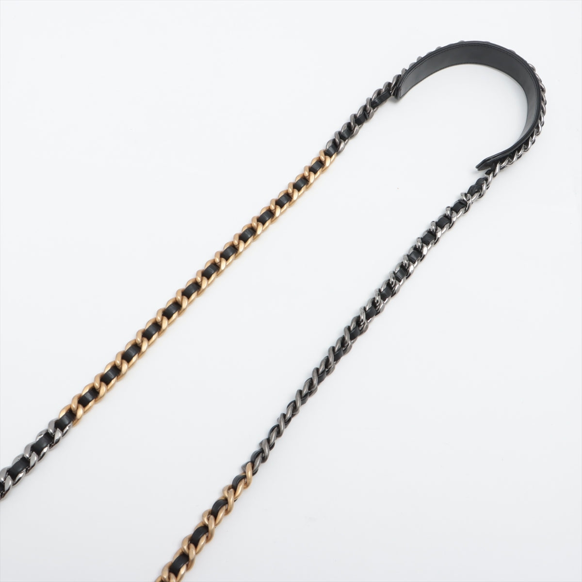 19 Round Clutch with Chain Quilted Tweed