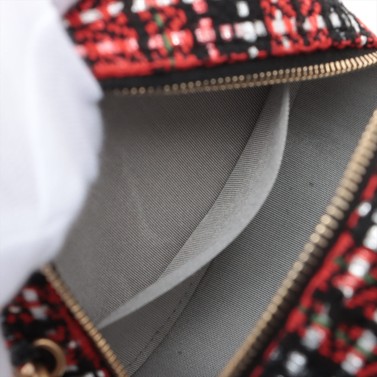 19 Round Clutch with Chain Quilted Tweed