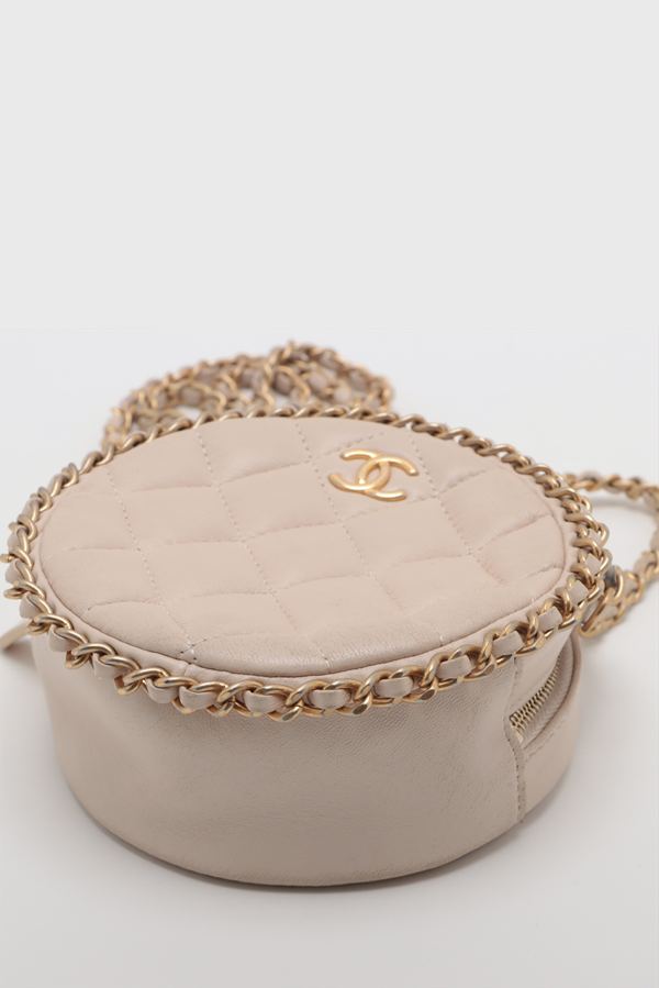 Round Chain Lambskin Clutch