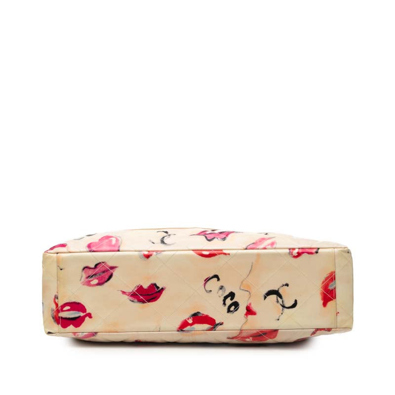 Kisses and Lips Print Tote