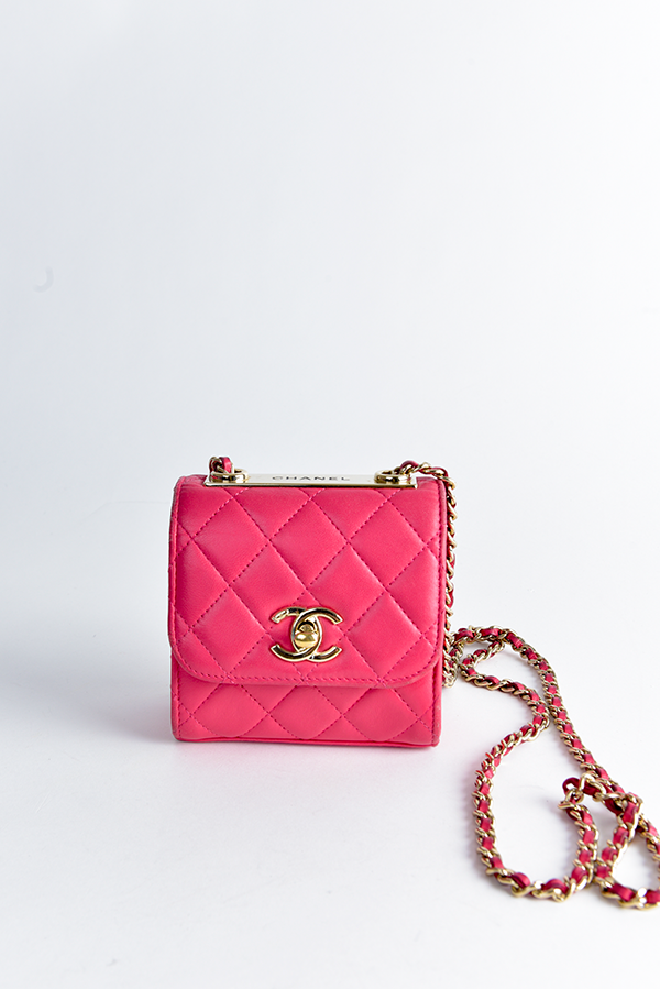 Lambskin Trendy Clutch with Chain