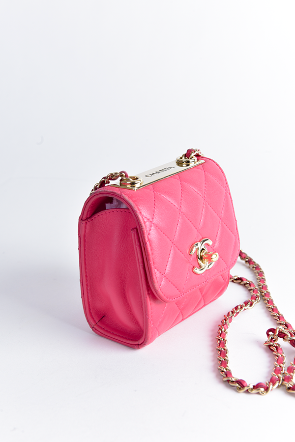Lambskin Trendy Clutch with Chain