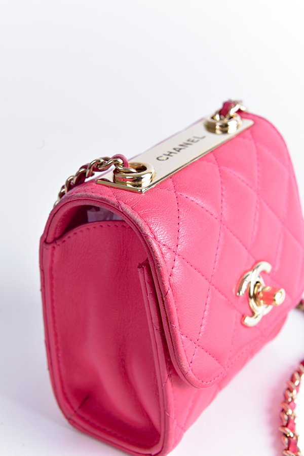 Lambskin Trendy Clutch with Chain