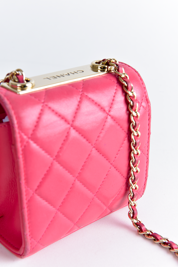 Lambskin Trendy Clutch with Chain