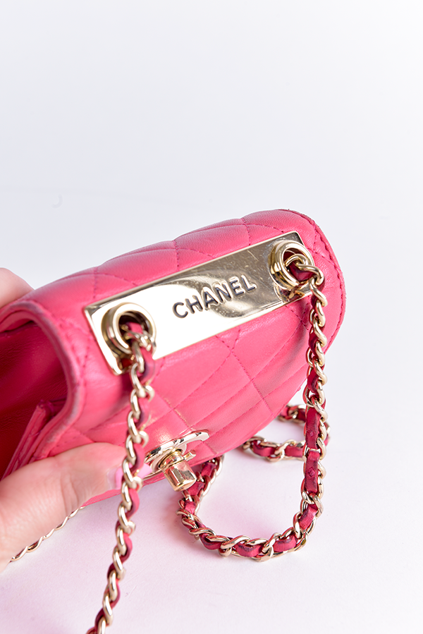 Lambskin Trendy Clutch with Chain